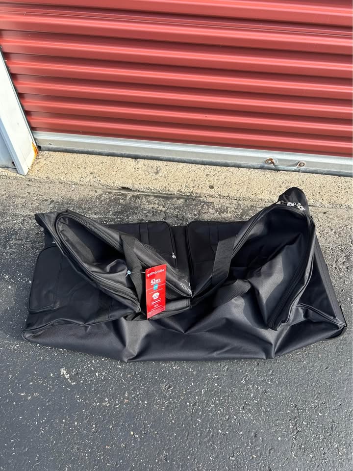 Gothamite Rolling Duffle Bag