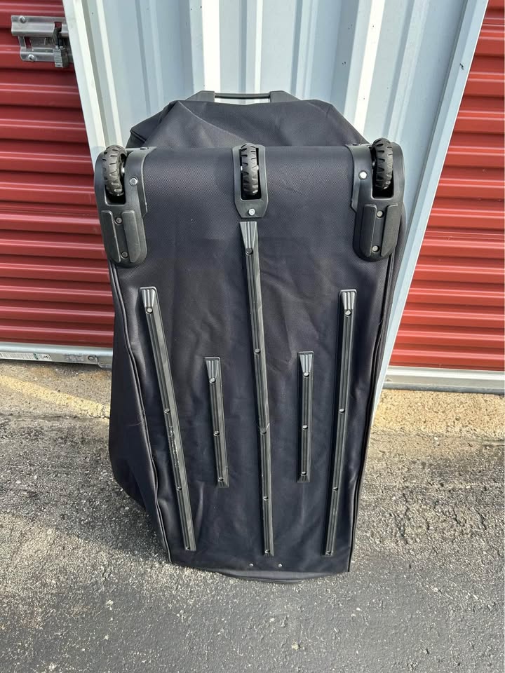 Gothamite Rolling Duffle Bag
