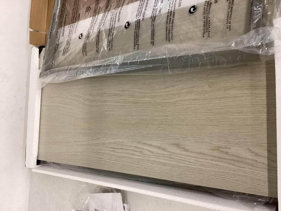 Desk 32x16 inches