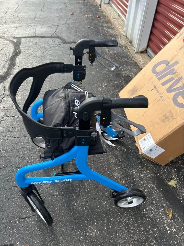 Drive Medical Nitro Sprint Rollator, Blue
