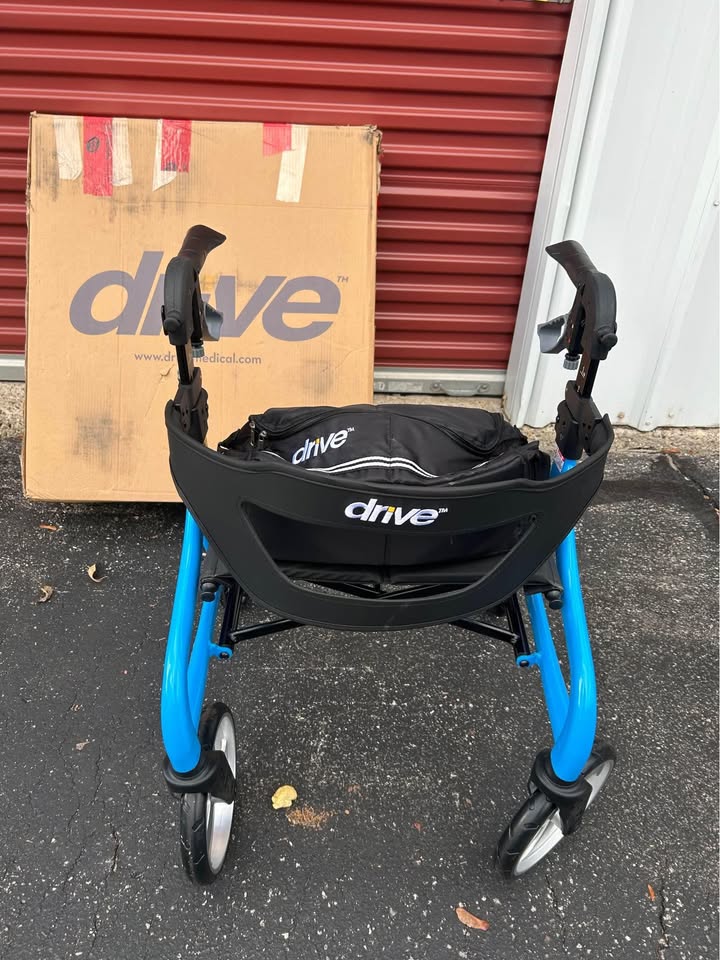 Drive Medical Nitro Sprint Rollator, Blue