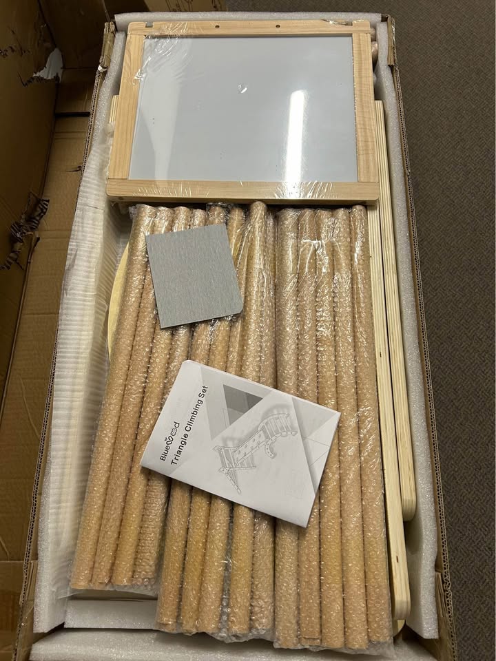 Brand new pikler triangle set