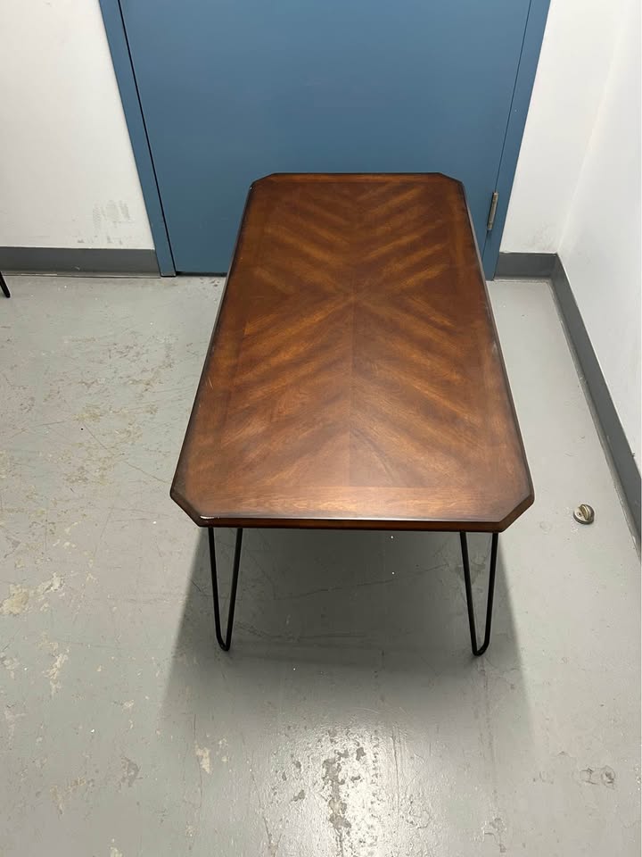 Coffee table (47x20 inches)