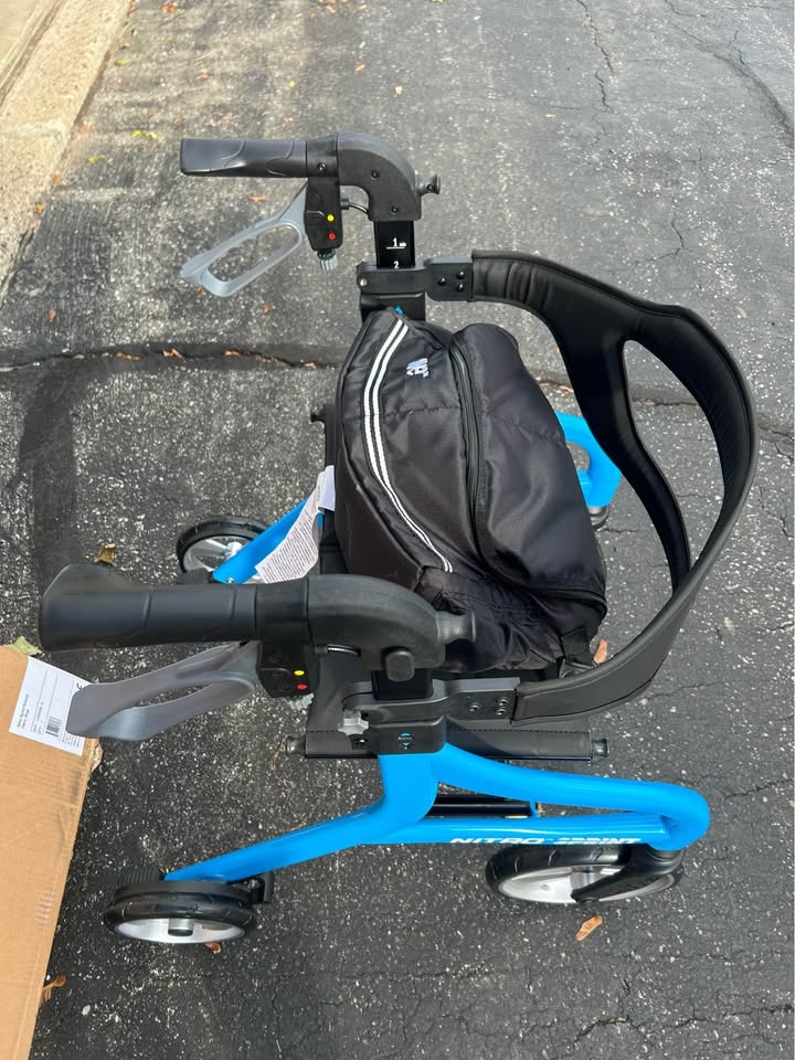 Drive Medical Nitro Sprint Rollator, Blue