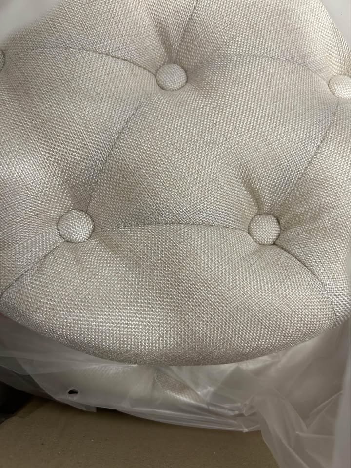 4 Brand new swivel barstools