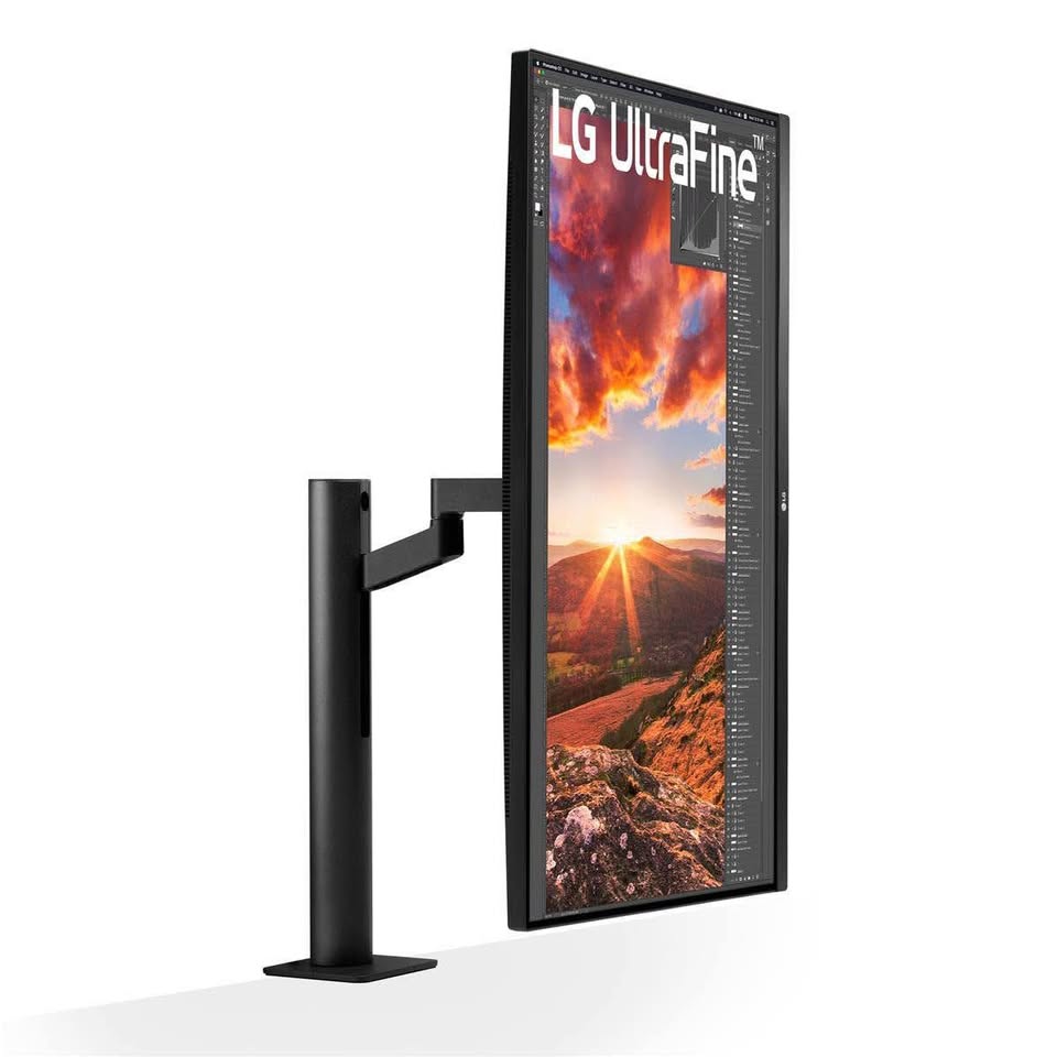 LG 32UN880-B 31.5 inch Ultrafine Display