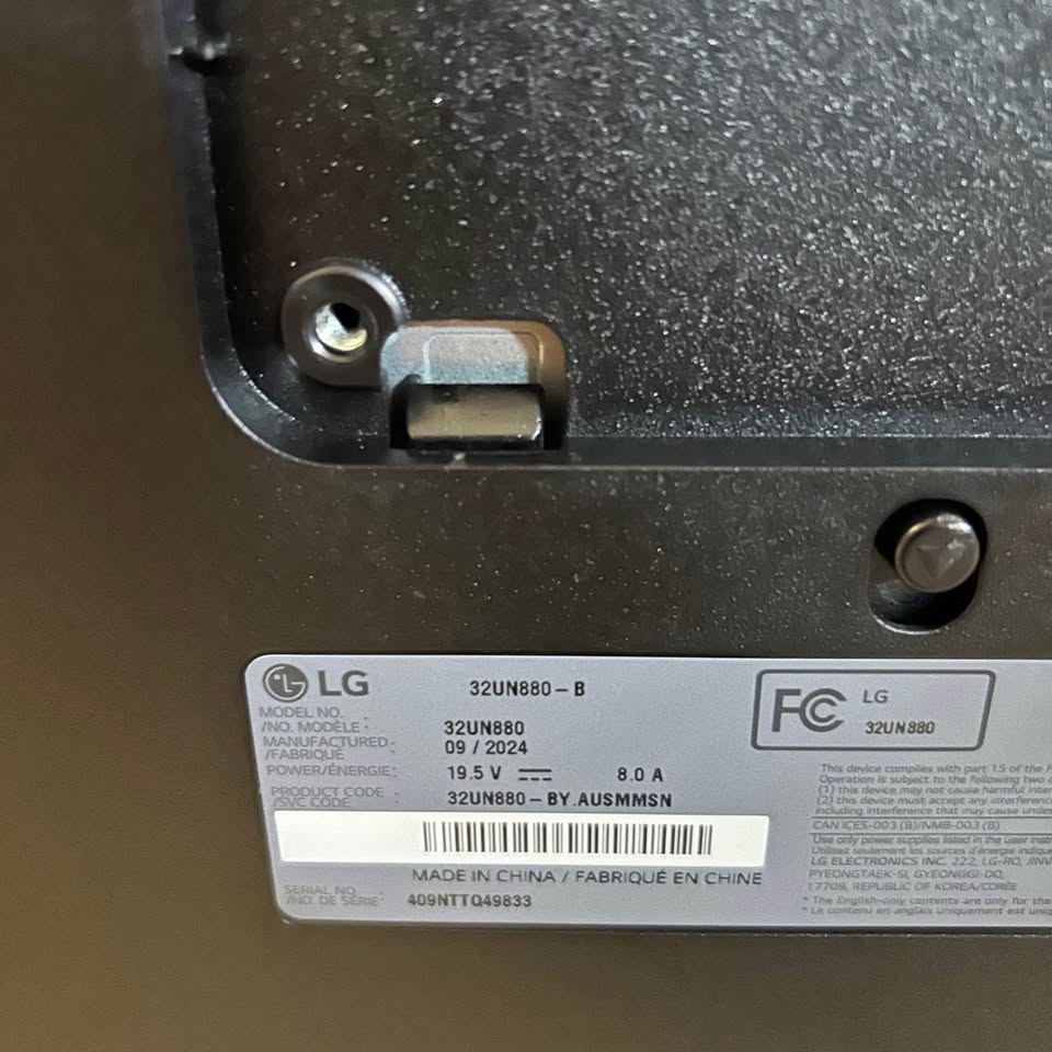 LG 32UN880-B 31.5 inch Ultrafine Display