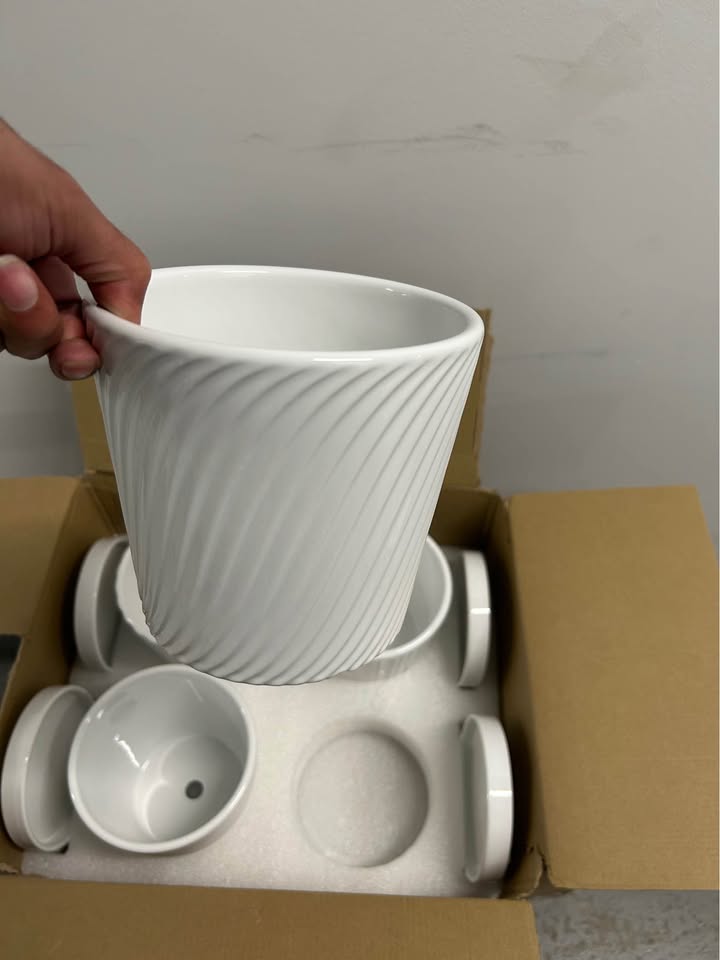 Brand New White Pots and Planters (set of 4)