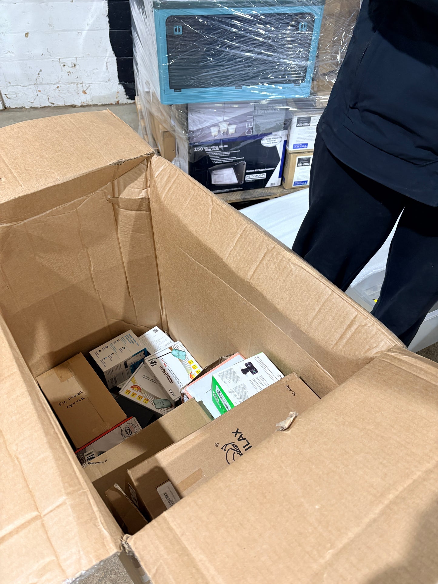 LONDON RESALE READY Amazon Liquidation Pallet